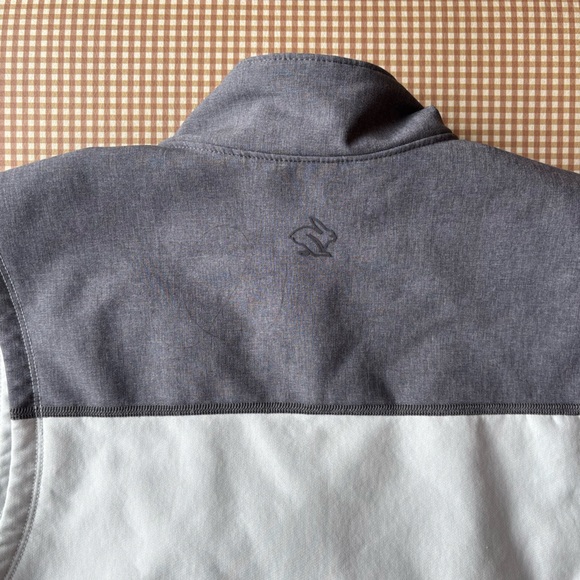 Rabbit Mens Vest LARGE White Black Gray Full Zip Running outerwear sporty - Picture 9 of 14